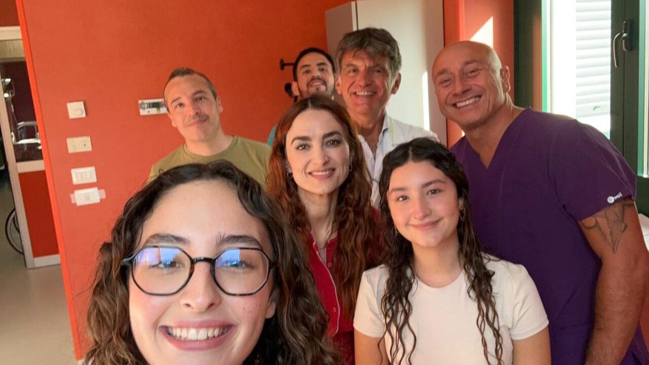 Studentessa salvata con un cuore nuovo dopo l'infarto in vacanza a 19 anni