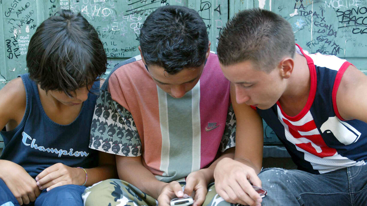 Pediatri, 'in ambulatorio tanti minori dipendenti da social, bene Meloni su stop a under 14'